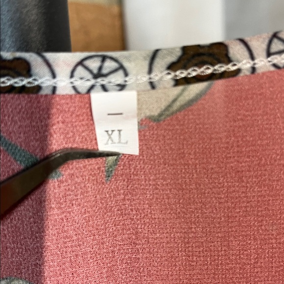 Mixed pattern tie-front casual top - XL fits like a large - Picture 5 of 5